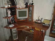 Продам угловой письменный компьютерный стол в отличном состоянии