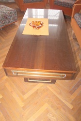 Продам  добротный журнальный  деревянный стол  БУ,  Болгария,  г. Киев